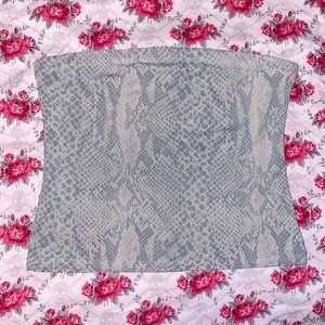 Snake skin tube top💙